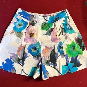 Floral Watercolor Pleated Women's Shorts - White with Blue & Green